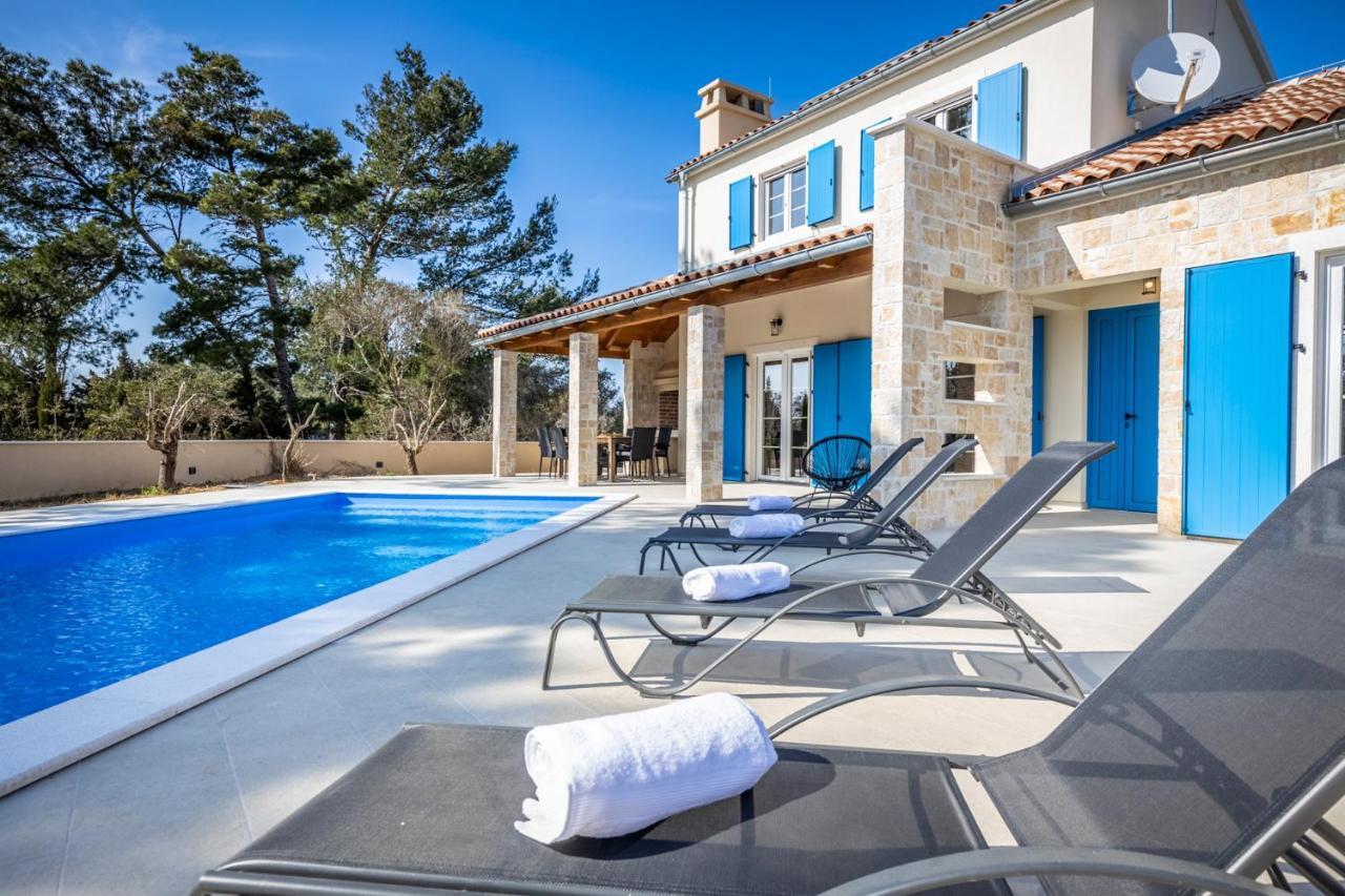 Villa Mediterra Prima Nin Exterior photo